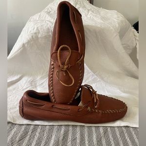 Minnetonka driving moccasin 9.5. Indoor/outdoor leather moccasins. Super comfy